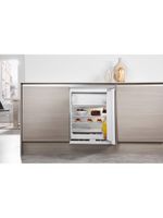 Whirlpool-Lodowka-Do-zabudowy-ARG-590-A--Biel-Lifestyle-frontal-open