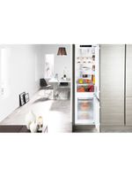 Whirlpool-Lodowka-z-zamrażarką-Do-zabudowy-ART-9812-A--SF-Biel-Dwudrzwiow-y-a-Lifestyle-frontal-open