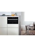Whirlpool Mikrofalówka Do zabudowy AMW 731/NB Czarny Elektroniczny 31 MW + Grill 1000 Lifestyle frontal