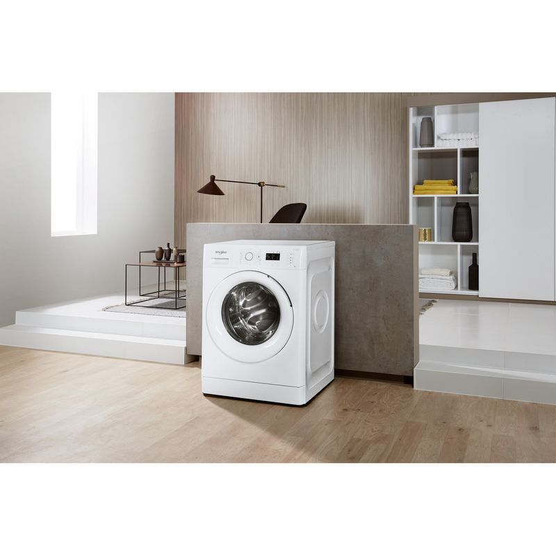 Whirlpool-Pralka-Wolnostojące-FWL61252W-EU-Biel-Ładowany-od-frontu-A---Lifestyle-perspective