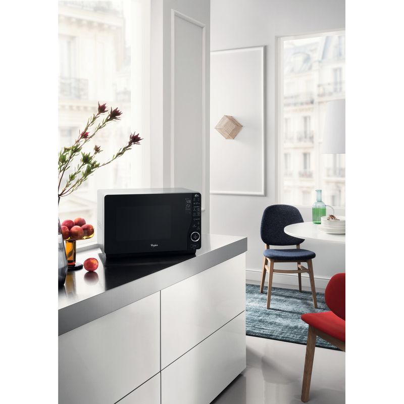 Whirlpool Mikrofalówka Wolnostojące MWF 426 SL Srebrny Elektroniczny 25 MW + Grill 800 Lifestyle perspective