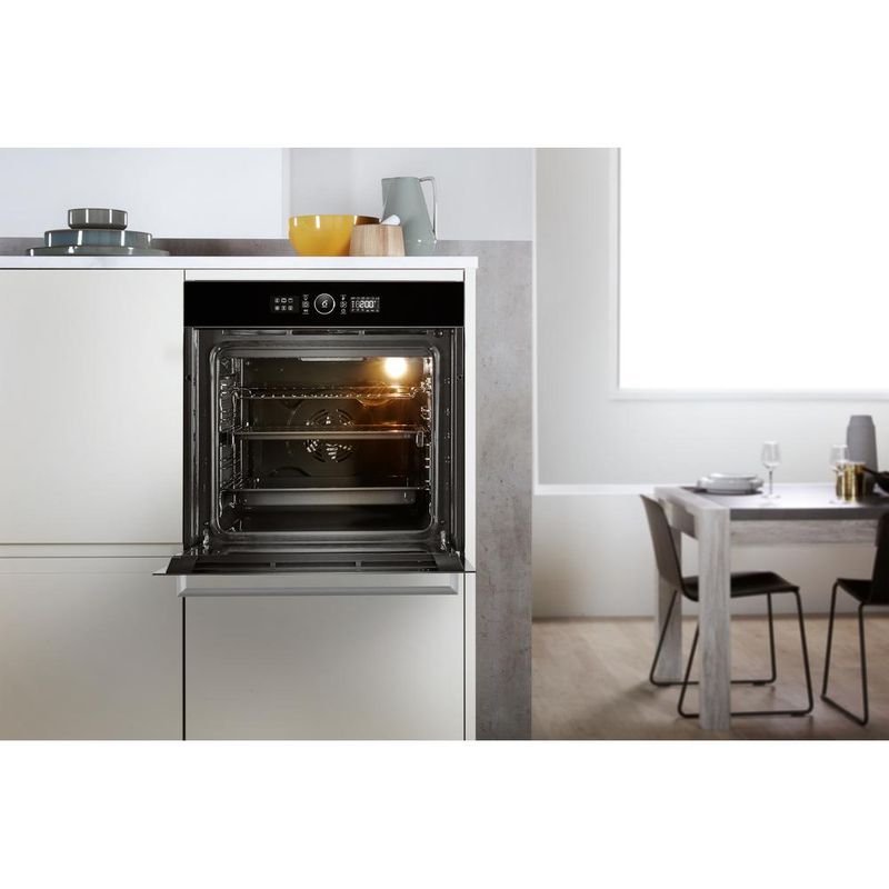 Whirlpool Piekarnik Do zabudowy OAKZ9 7921 CS NB Elektryczny A+ Lifestyle frontal open