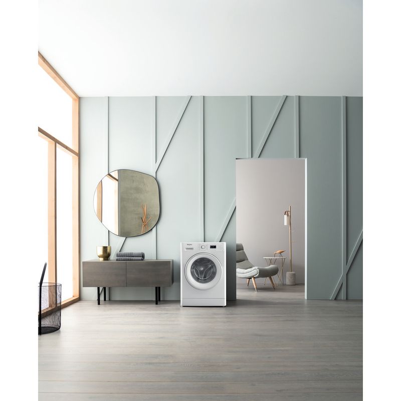 Whirlpool-Pralka-Wolnostojące-FWL-X61083W-PL-Biel-Ładowany-od-frontu-A----Lifestyle-frontal