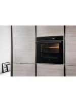 Whirlpool Piekarnik Do zabudowy AKZM 8421 H NB Elektryczny A+ Lifestyle perspective