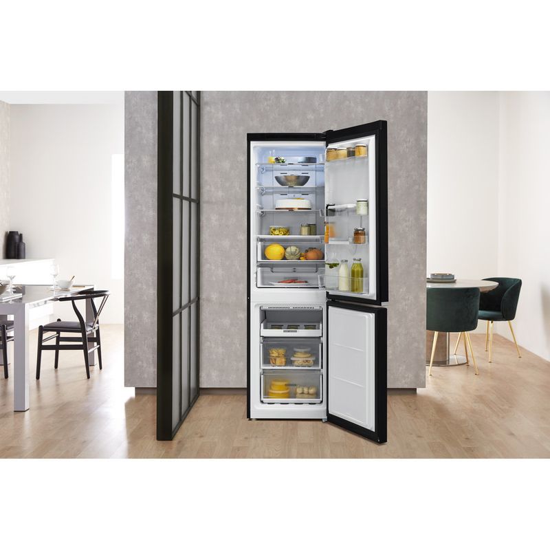 Whirlpool-Lodowka-z-zamrażarką-Wolnostojące-W7-921O-K-AQUA-Czarny-Dwudrzwiow-y-a-Lifestyle-frontal-open