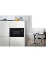 Whirlpool Mikrofalówka Do zabudowy WMF200G NB Czarny Elektroniczny 20 MW + Grill 800 Lifestyle frontal