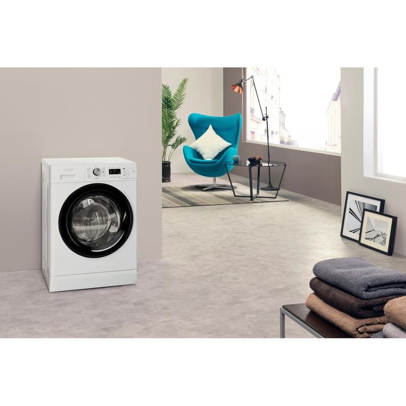 Whirlpool-Pralka-Wolnostojące-FFL-7238-B-PL-Biel-Ładowany-od-frontu-D-Lifestyle-perspective