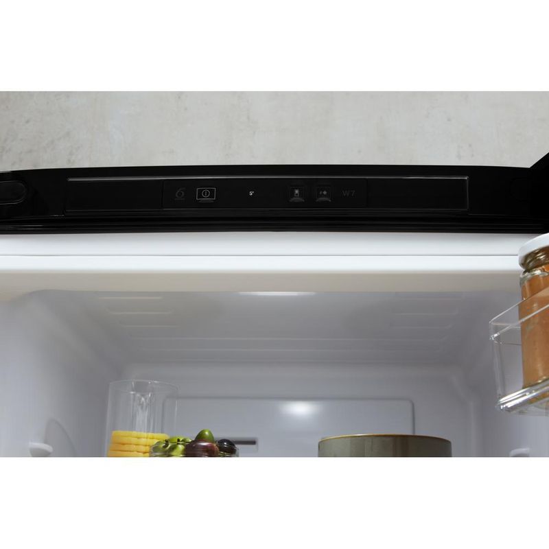 Whirlpool-Lodowka-z-zamrażarką-Wolnostojące-W7-811I-K-Czarny-Dwudrzwiow-y-a-Lifestyle-control-panel