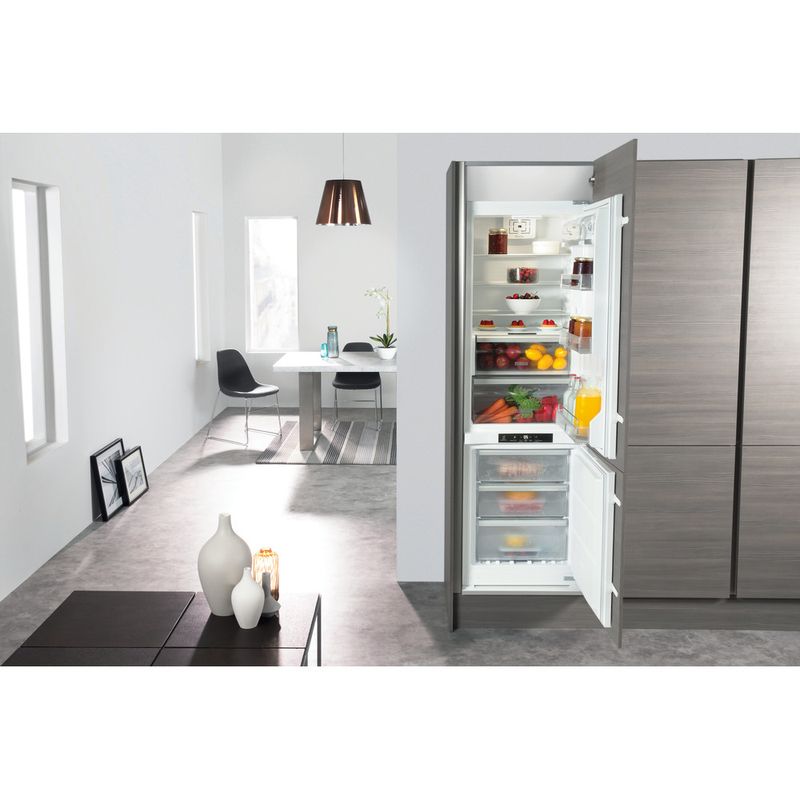 Whirlpool-Lodowka-z-zamrażarką-Do-zabudowy-ART-895-A---NF-Biel-Dwudrzwiow-y-a-Lifestyle-frontal-open