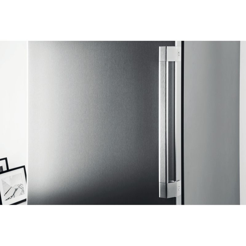 Whirlpool-Zamrażarka-Wolnostojące-UW8-F2Y-XBI-F-Optic-Inox-Lifestyle-detail