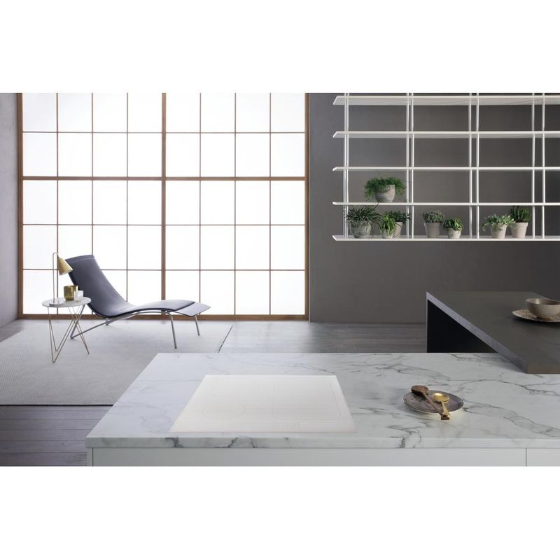 Whirlpool-Płyta-grzewcza-ACM-808-BA-WH-Biel-Induction-vitroceramic-Lifestyle-frontal-top-down