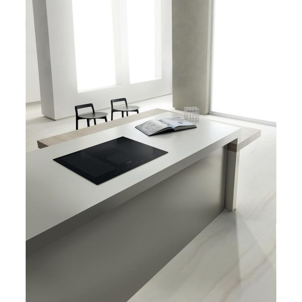 Whirlpool Płyta grzewcza SMC 774 F/BT/IXL Czarny Induction vitroceramic Lifestyle perspective
