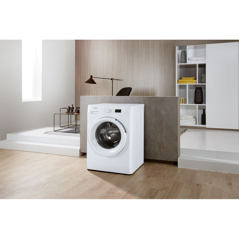 Whirlpool-Pralka-Wolnostojące-FWSL61052W-PL-Biel-Ładowany-od-frontu-A---Lifestyle-perspective
