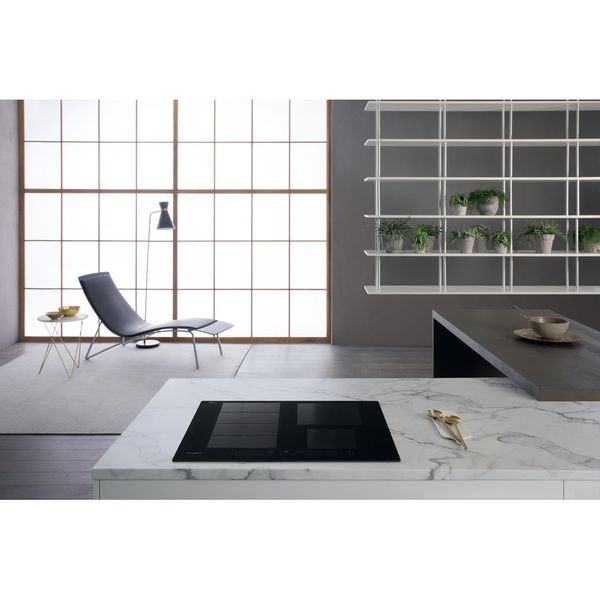 Whirlpool-Płyta-grzewcza-WF-S7560-NE-Czarny-Induction-vitroceramic-Lifestyle-frontal-top-down