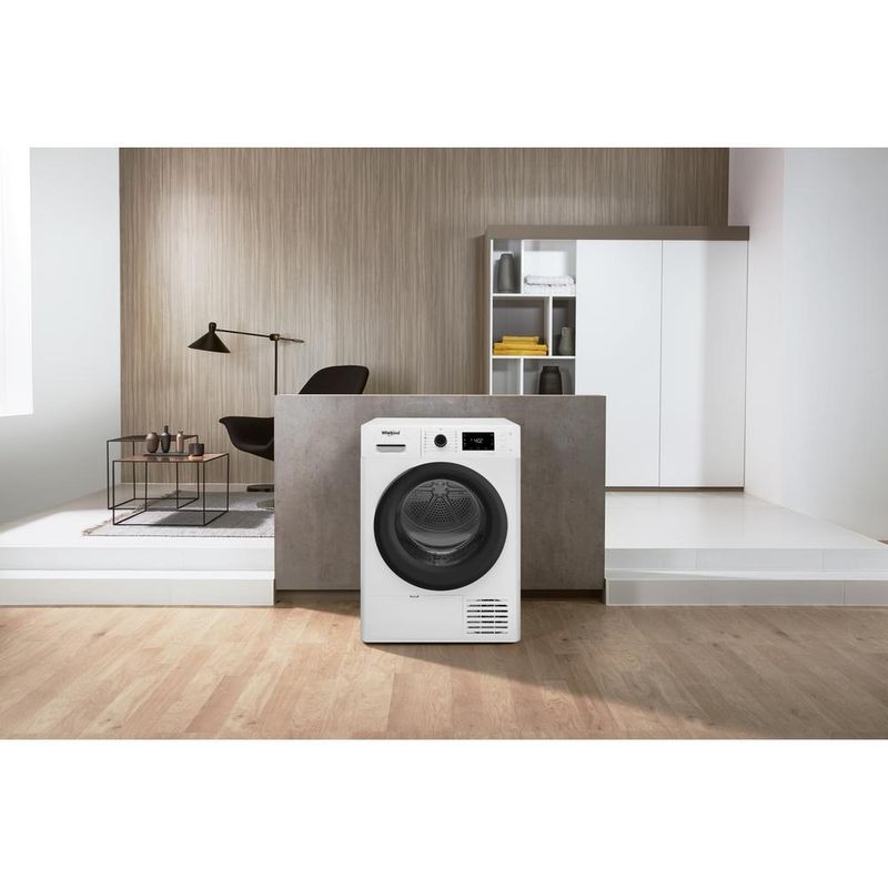 Whirlpool-Suszarka-FT-M22-8X2B-EU-Biel-Lifestyle-frontal