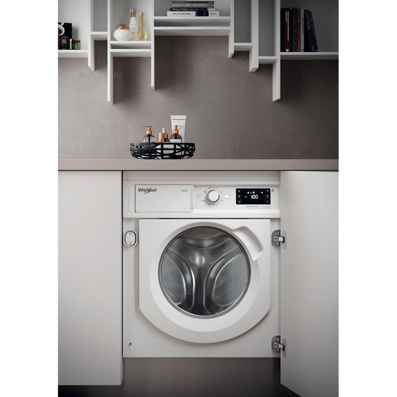 Whirlpool Pralkosuszarka Do zabudowy BI WDWG 961484 EU Biel Ładowany od frontu Lifestyle frontal