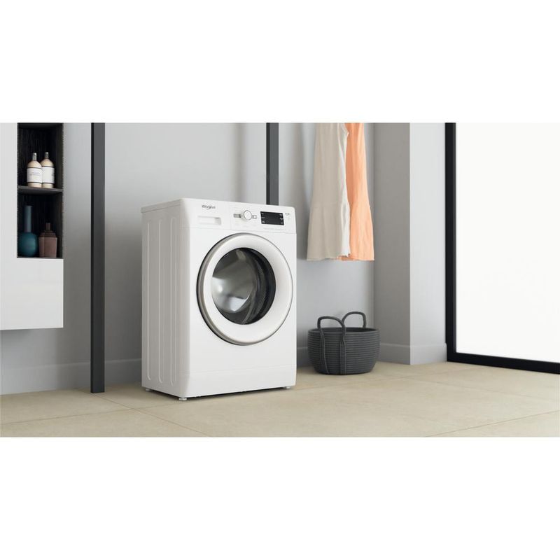Whirlpool-Pralka-Wolnostojące-FWSG-71283-SV-PL-N-Biel-Ładowany-od-frontu-D-Lifestyle-perspective