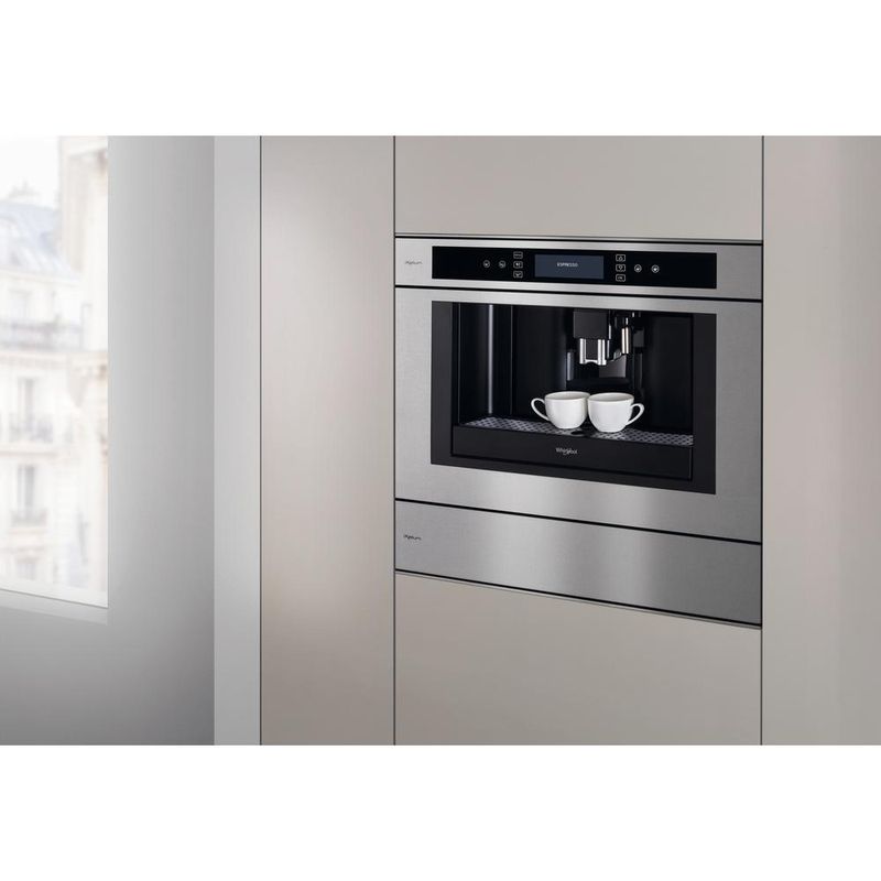 Whirlpool-Wbudowany-ekspres-do-kawy-ACE-102-IXL-Inox-W-pełni-automatyczne-Lifestyle-perspective