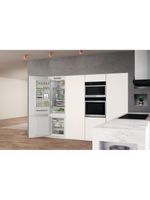 Whirlpool Lodówka z zamrażarką Do zabudowy WHC20 T593 P Biel Dwudrzwiow(y)a Lifestyle perspective open