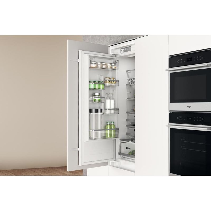 Whirlpool-Lodowka-z-zamrażarką-Do-zabudowy-WHC20-T573-P-Biel-Dwudrzwiow-y-a-Lifestyle-frontal-open