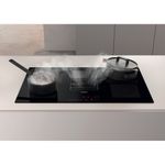 Whirlpool-Venting-cooktop-WVH-92-K-1-Czarny-Lifestyle-frontal-top-down
