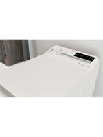Whirlpool-Pralka-Wolnostojące-TDLR-6241BS-PL-N-Biel-Ładowana-od-gory-C-Lifestyle-perspective