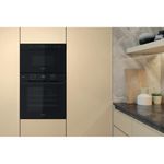 Whirlpool-Mikrofalowka-Do-zabudowy-MBNA920B-Czarny-Elektroniczny-22-MW---Grill-750-Lifestyle-frontal