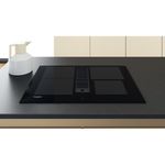 Whirlpool-Venting-cooktop-WVH-1065B-F-KIT-Czarny-Lifestyle-frontal-top-down