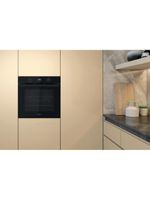 Whirlpool Piekarnik Do zabudowy OMR55CU1B Elektryczny A Lifestyle frontal