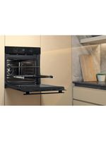 Whirlpool Piekarnik Do zabudowy OMR55CU1B Elektryczny A Lifestyle perspective open