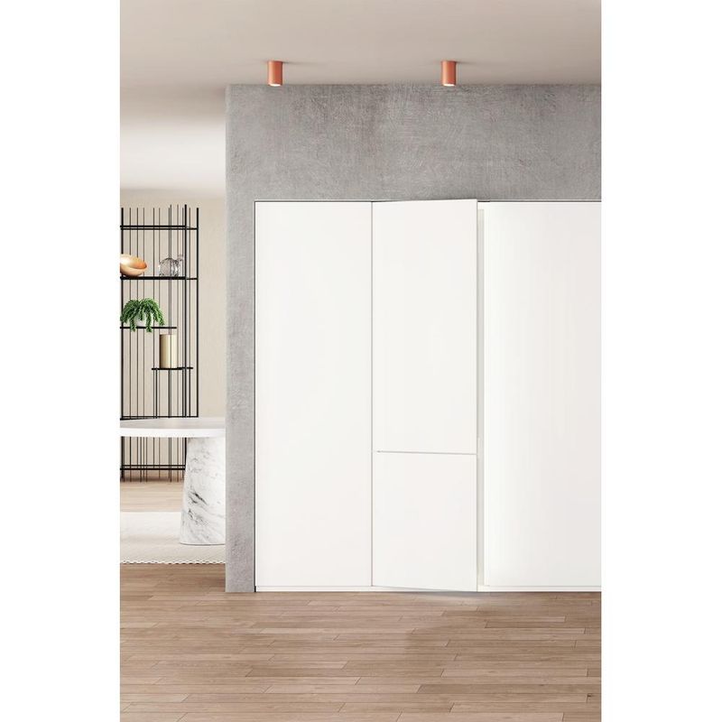 Whirlpool-Lodowka-z-zamrażarką-Do-zabudowy-WHC20-T573-P-Biel-Dwudrzwiow-y-a-Lifestyle-frontal