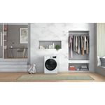 Whirlpool-Pralka-Wolnostojące-W8-W946WB-EE-Biel-Ładowany-od-frontu-A-Lifestyle-frontal
