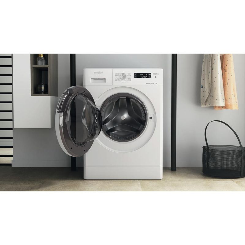 Whirlpool Pralka Wolnostojące FFS 7458 W EE Biel Ładowany od frontu B Lifestyle frontal open