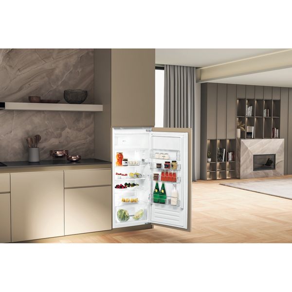 Whirlpool-Lodowka-Do-zabudowy-ARG-7342-Inox-Lifestyle-perspective-open