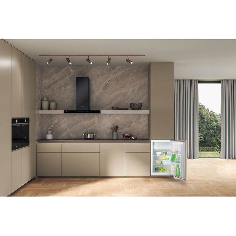 002__Lifestyle frontal open