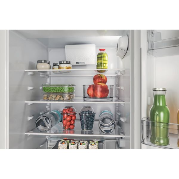 Whirlpool Lodówka z zamrażarką Do zabudowy WHC18D011B1 Biel Dwudrzwiow(y)a Lifestyle detail