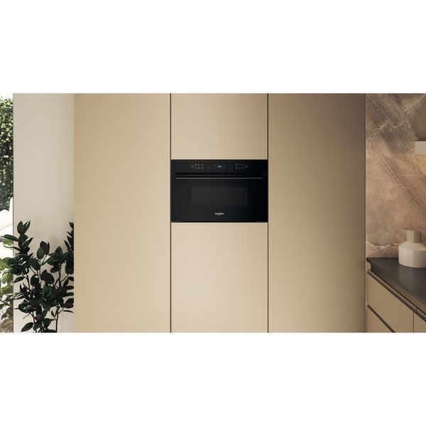 Whirlpool Mikrofalówka Do zabudowy WMD7O4TB Czarny Elektroniczny 31 MW + Grill 1000 Lifestyle frontal
