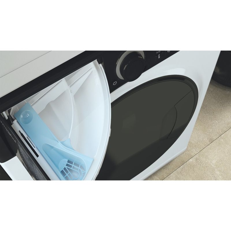 Whirlpool-Pralka-Wolnostojące-WRSB7259SPL-Biel-Ładowany-od-frontu-B-Lifestyle-detail