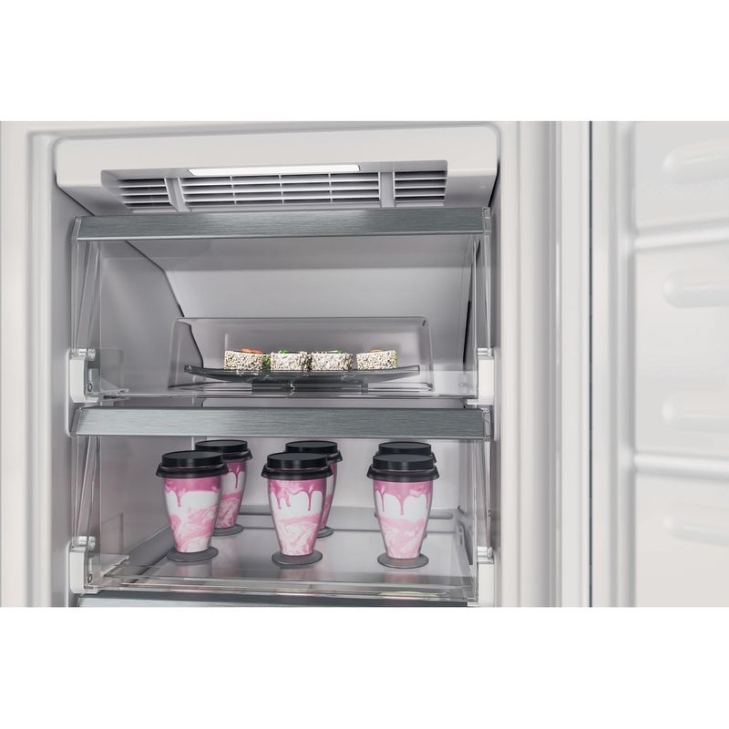 Whirlpool-Zamrażarka-Do-zabudowy-WHSD18F073C1-White---ARC-P1-Lifestyle-detail
