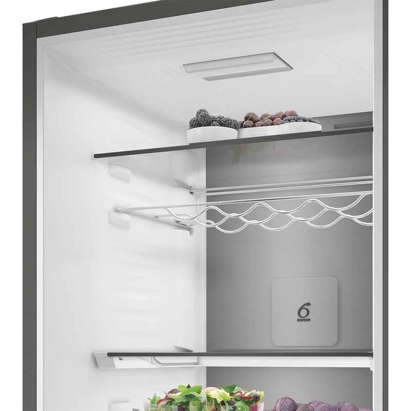 Whirlpool-Lodowka-z-zamrażarką-Wolnostojące-WHK-26412-X5EA2-ARC-764-Manhattan-Gray-Dwudrzwiow-y-a-Lifestyle-perspective