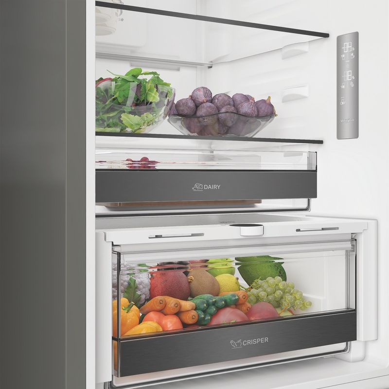Whirlpool-Lodowka-z-zamrażarką-Wolnostojące-WHK-22373-X6EA-ARC-764-Manhattan-Gray-Dwudrzwiow-y-a-Lifestyle-detail