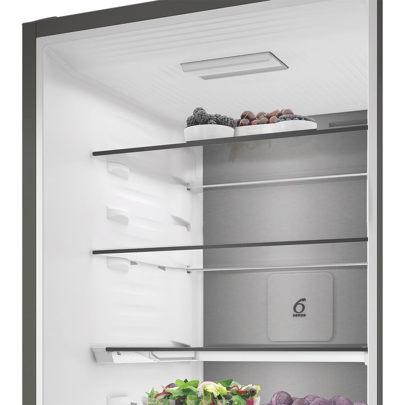 Whirlpool-Lodowka-z-zamrażarką-Wolnostojące-WHK-26413-XR6E-ARC-764-Manhattan-Gray-Dwudrzwiow-y-a-Lifestyle-perspective