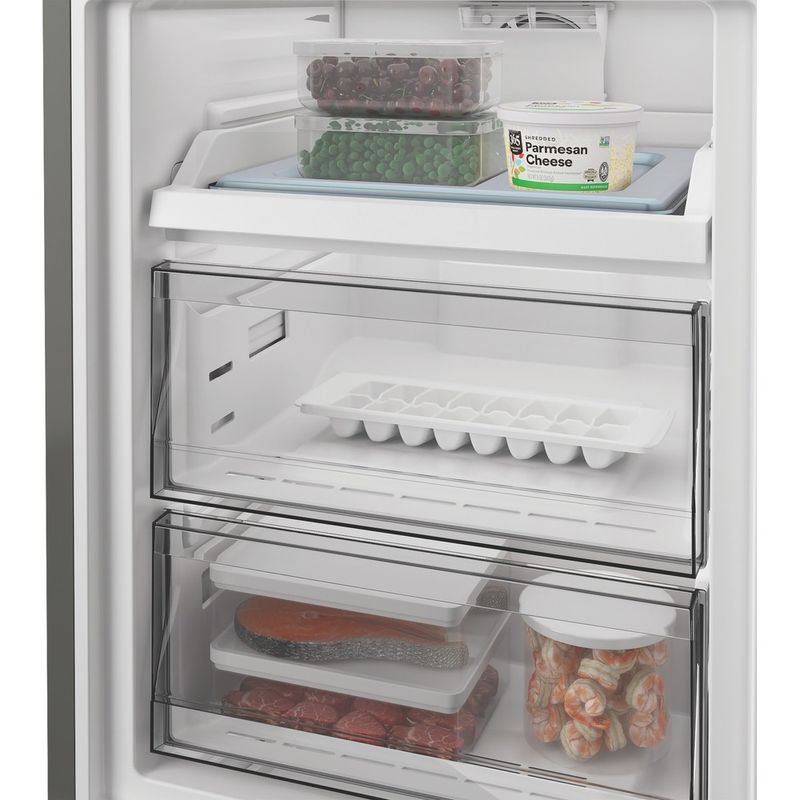 Whirlpool-Lodowka-z-zamrażarką-Wolnostojące-WHK-26413-XR6E-ARC-764-Manhattan-Gray-Dwudrzwiow-y-a-Lifestyle-detail