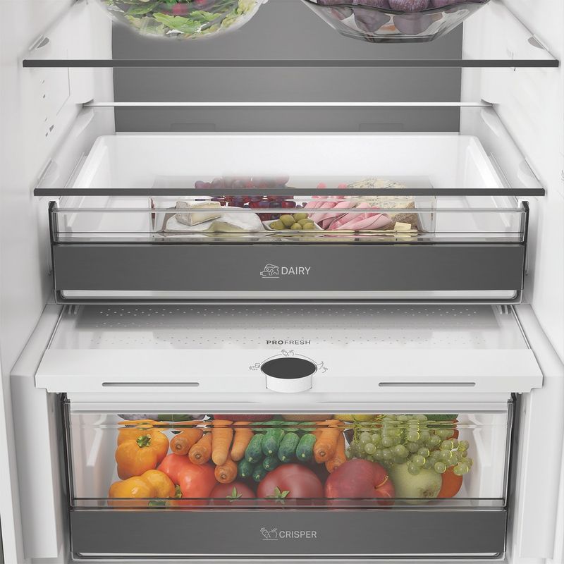 Whirlpool-Lodowka-z-zamrażarką-Wolnostojące-WHK-26414-XR7E-ARC-764-Manhattan-Gray-Dwudrzwiow-y-a-Lifestyle-detail