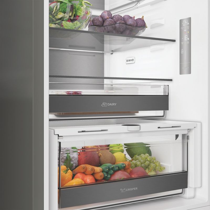 Whirlpool-Lodowka-z-zamrażarką-Wolnostojące-WHK-26414-XR8E-ARC-764-Manhattan-Gray-Dwudrzwiow-y-a-Lifestyle-detail