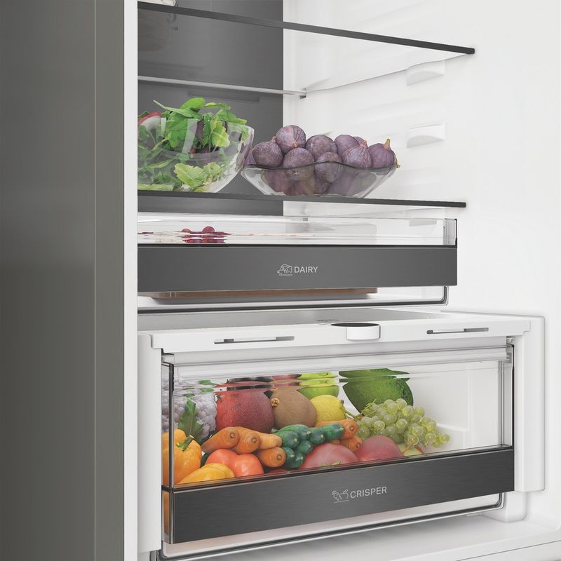 Whirlpool-Lodowka-z-zamrażarką-Wolnostojące-WHK-26373-XR6E-ARC-764-Manhattan-Gray-Dwudrzwiow-y-a-Lifestyle-detail